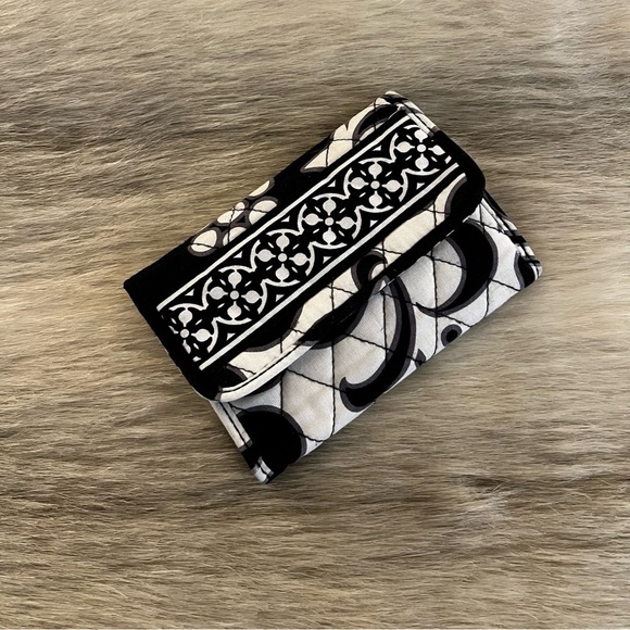 VERA BRADLEY Night & Day Trifold Euro Wallet 2010 Black & White Floral Y2K Small - Picture 1 of 14